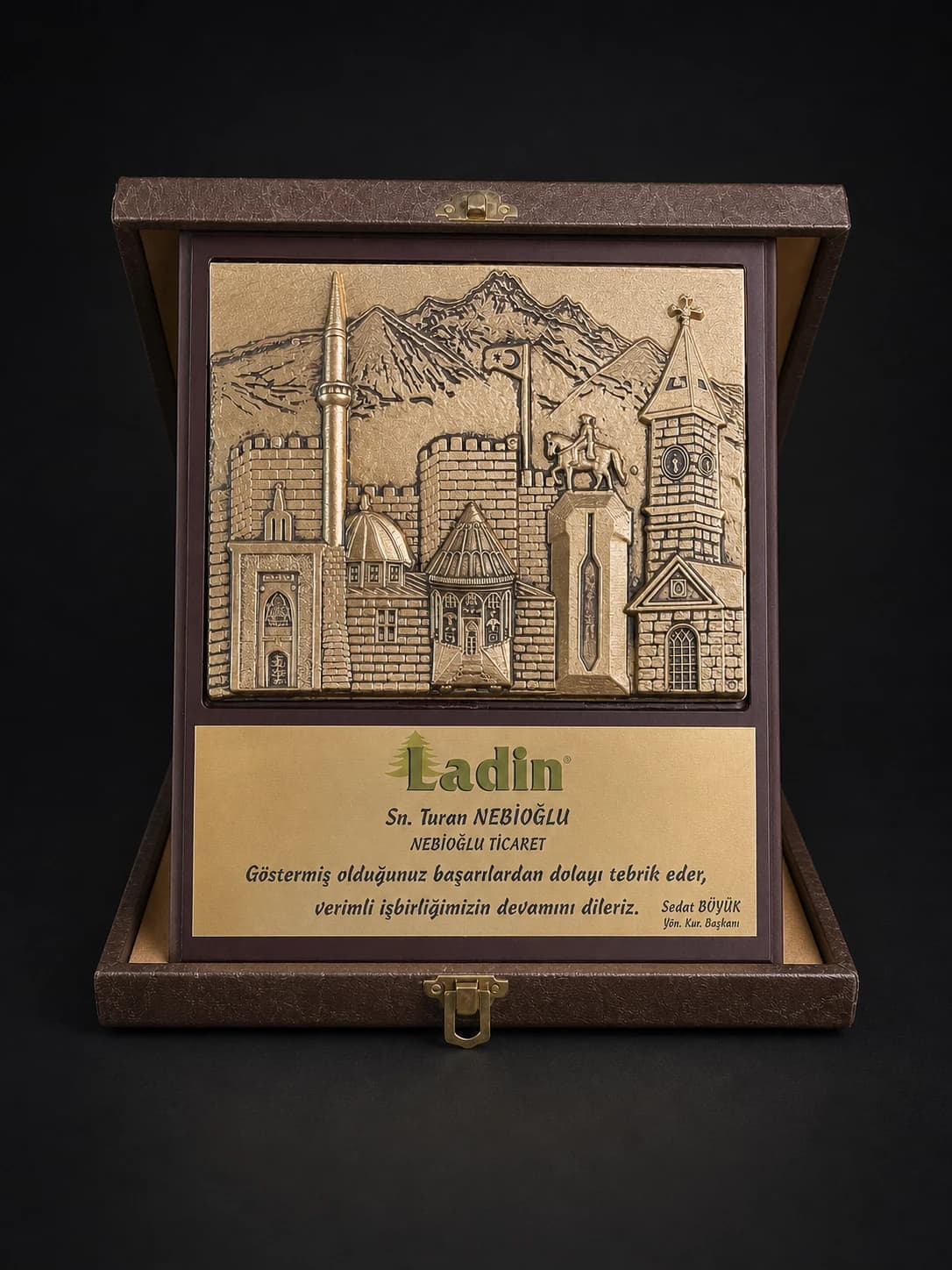 Ladin Başarı Plaketi