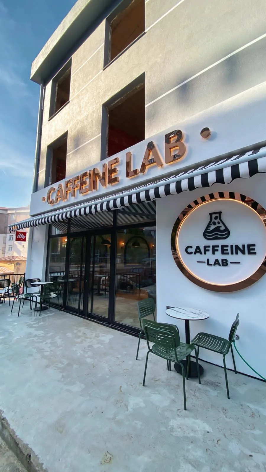 Caffeine Lab kafe iç mekân ve mobilya uygulaması — 6. görsel