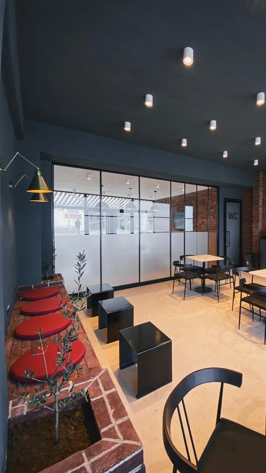 Caffeine Lab kafe iç mekân ve mobilya uygulaması — 13. görsel