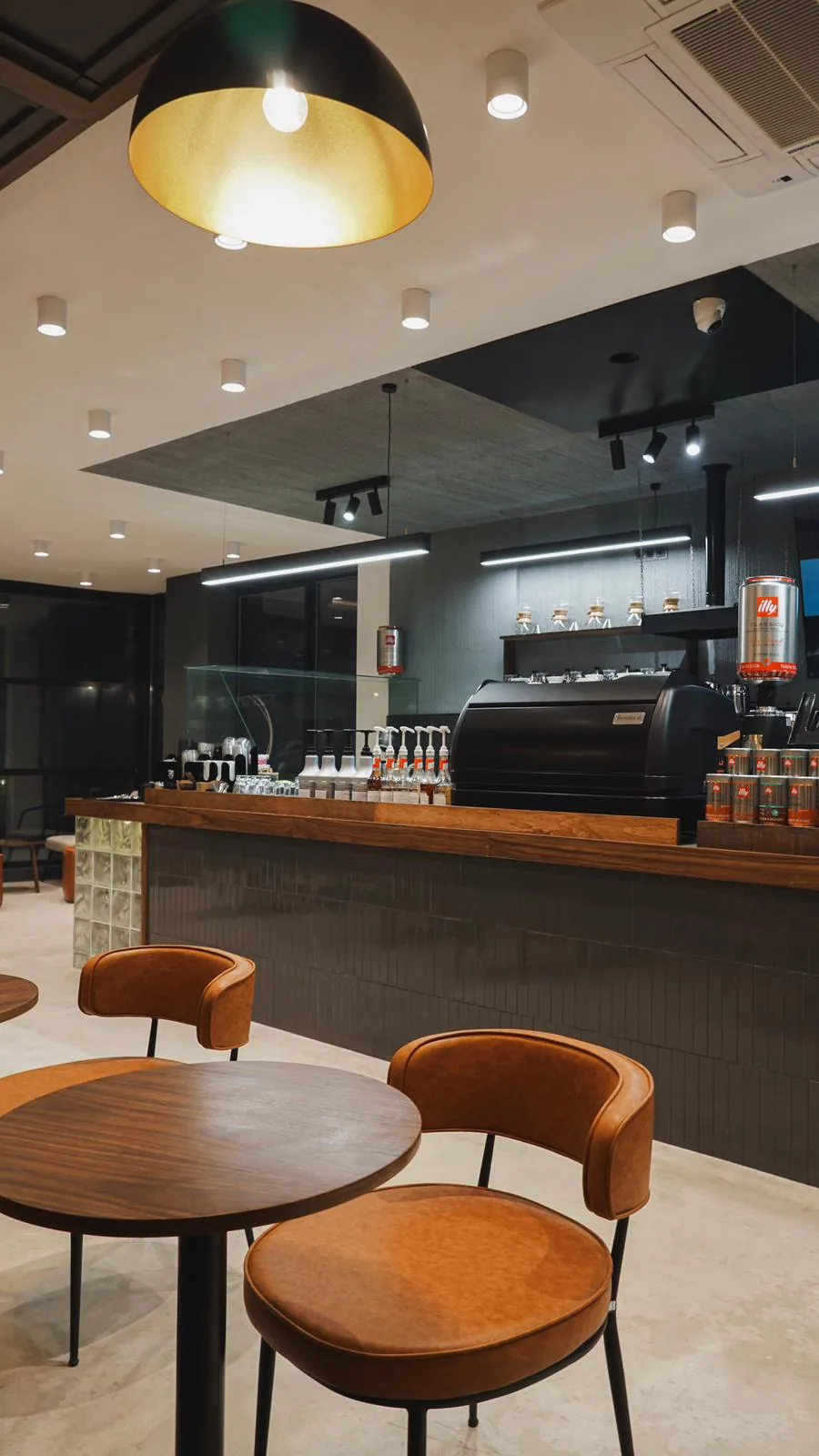 Caffeine Lab kafe iç mekân ve mobilya uygulaması — 14. görsel
