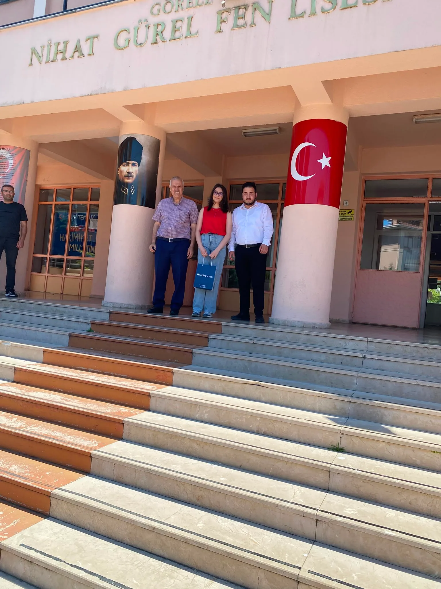 Nihat Gürel Fen Lisesi öğrencilerine başarı hediyesi
