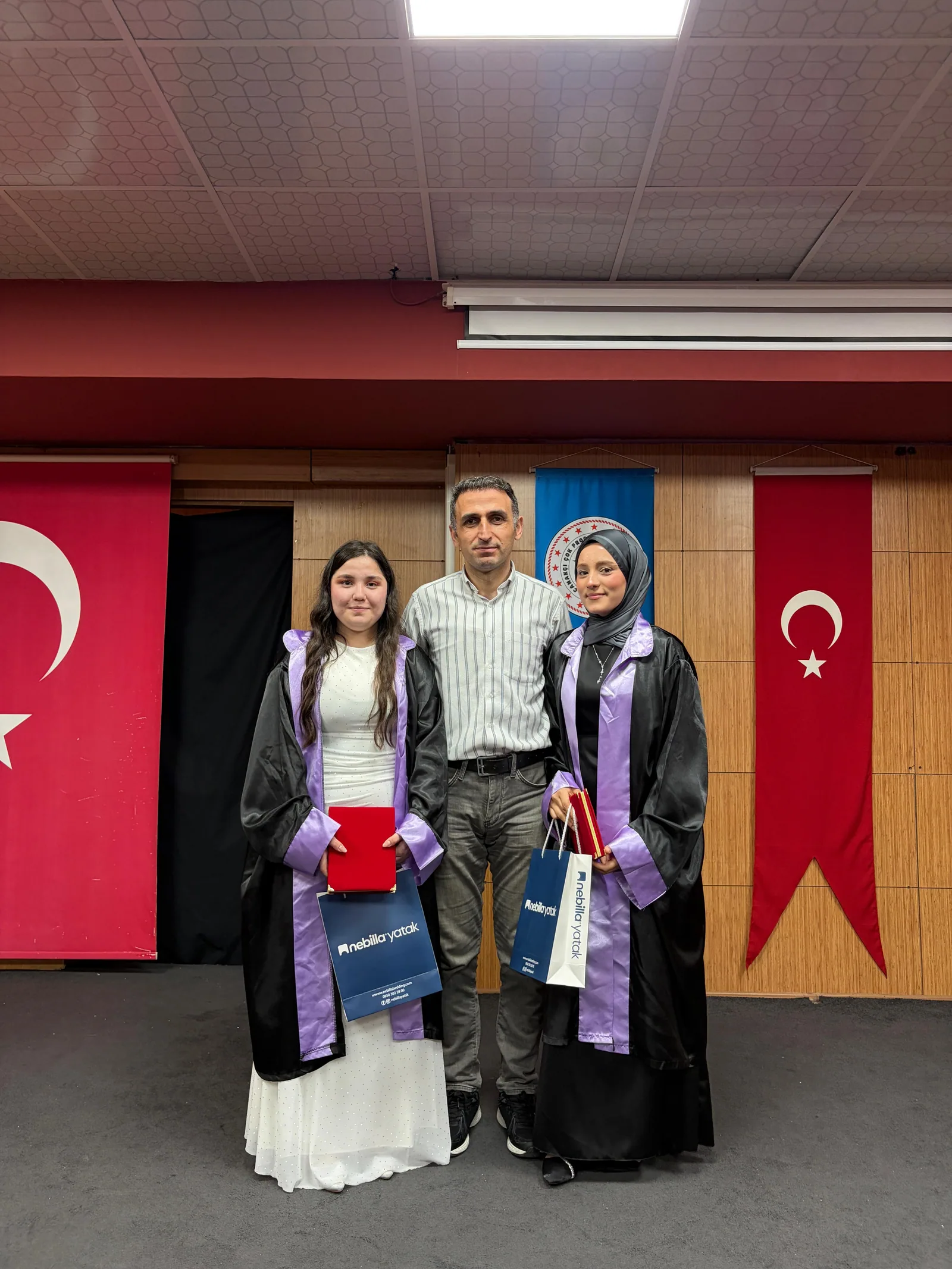 Mezun öğrencilerimize takdim edilen başarı hediyeleri